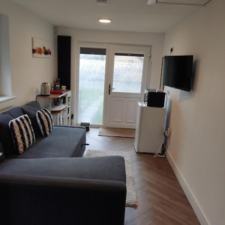 En-Suite Double Room With Private Entrance EDI Exterior photo
