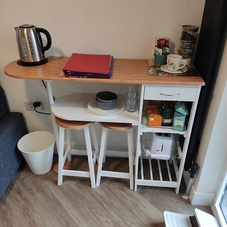 En-Suite Double Room With Private Entrance EDI Exterior photo