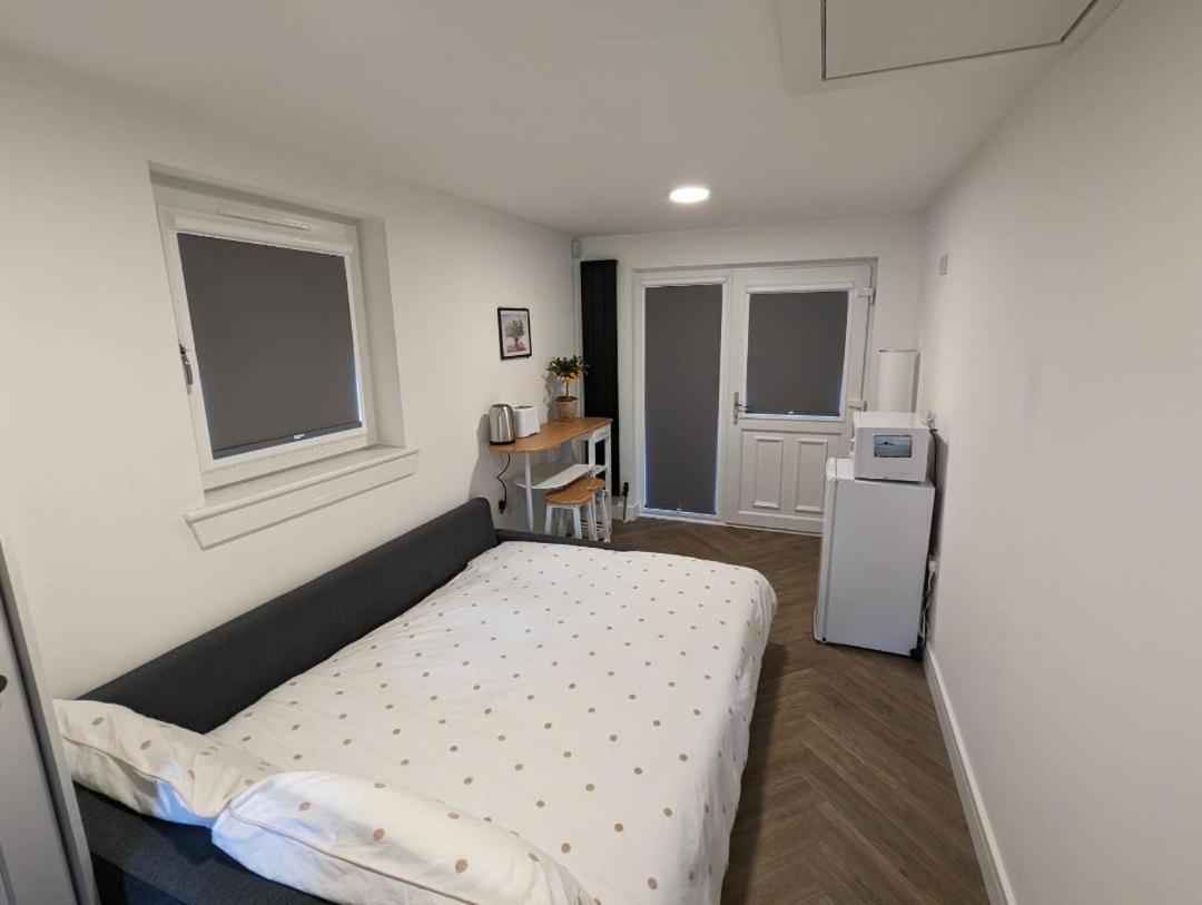 En-Suite Double Room With Private Entrance EDI Exterior photo