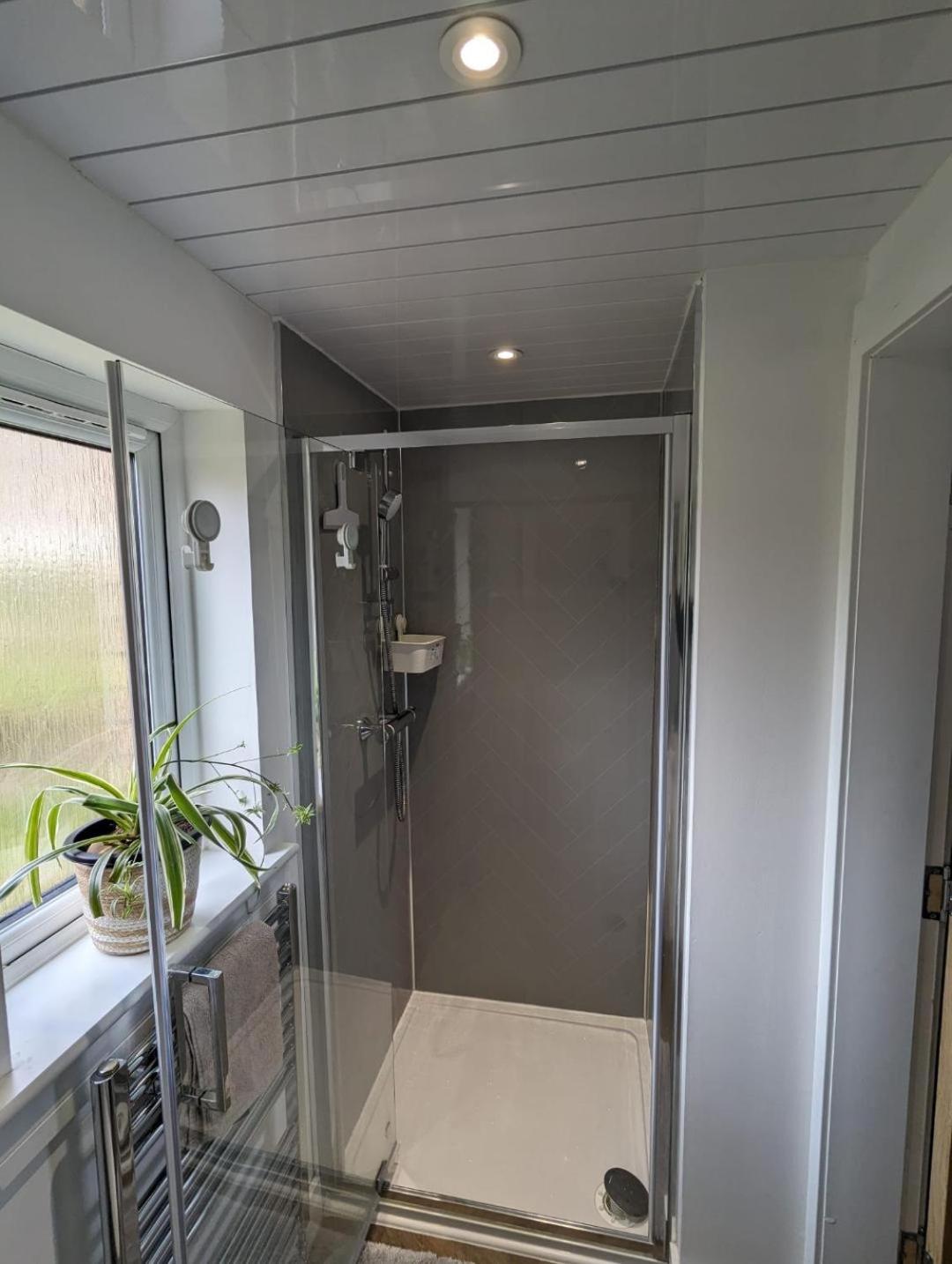 En-Suite Double Room With Private Entrance EDI Exterior photo