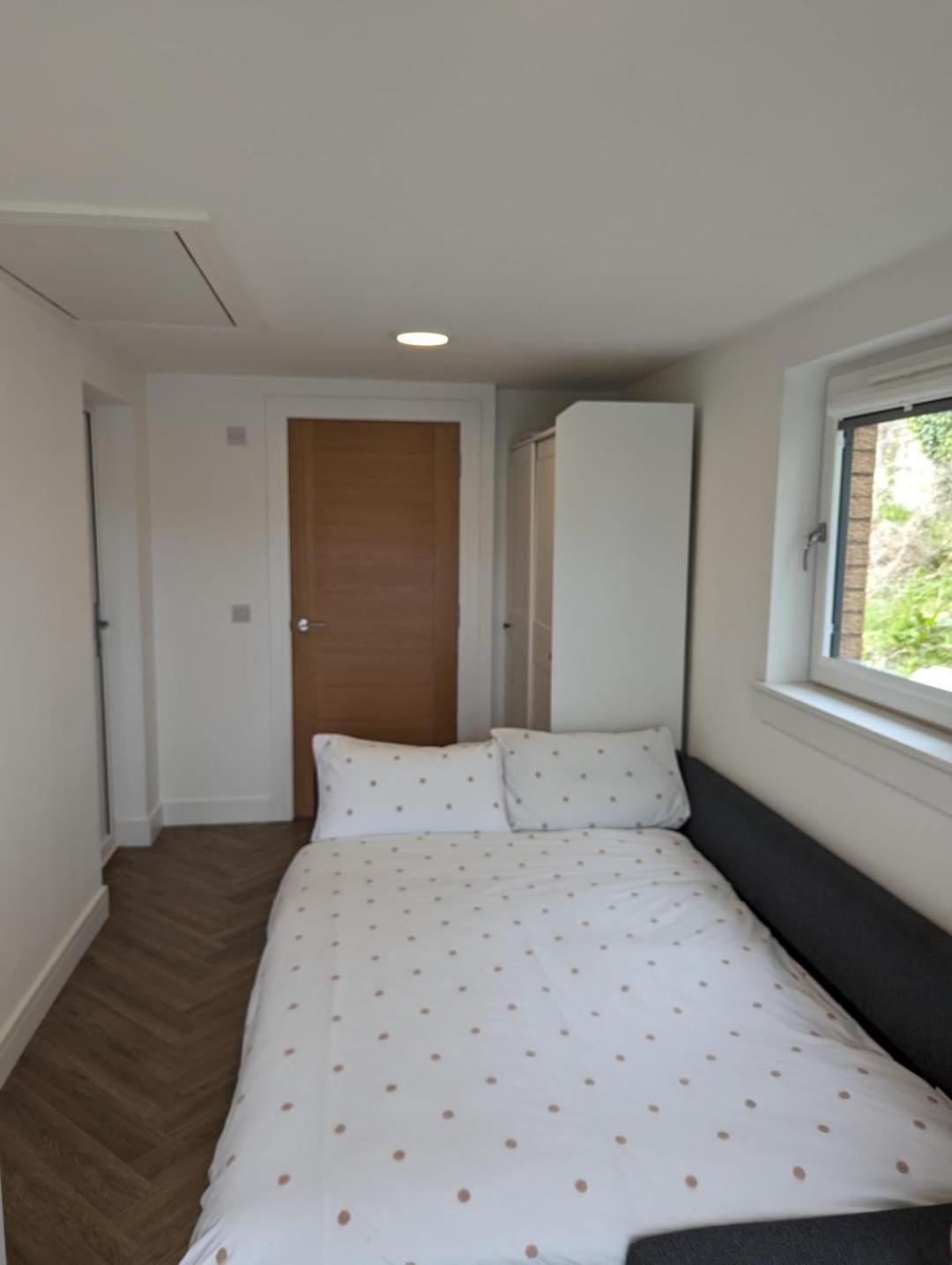 En-Suite Double Room With Private Entrance EDI Exterior photo